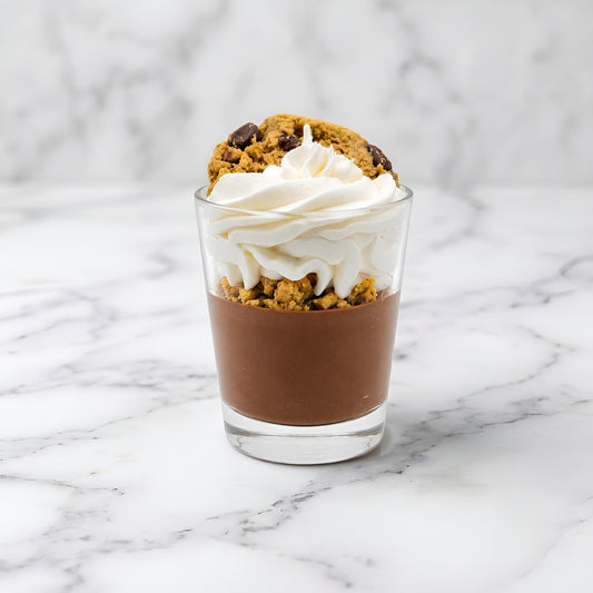 Bougie trompe-l'œil gourmande Cookie Chocolat en cire de soja, chantilly pochée main — Hestia Lumora